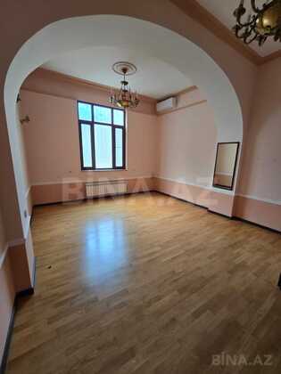 6 otaqlı Köhnə tikili, Sahil m., Bakı