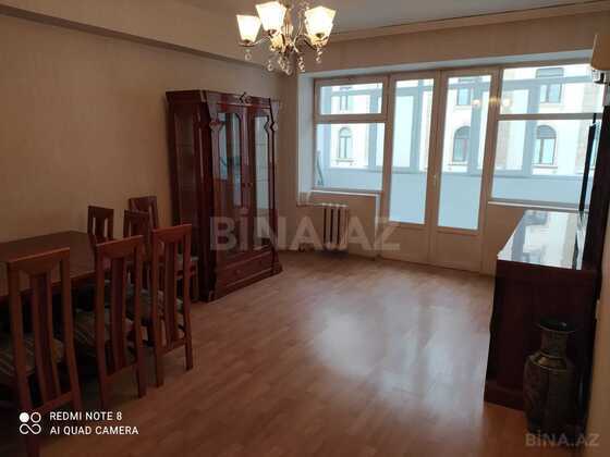 4 otaqlı Köhnə tikili, 28 May m., Bakı