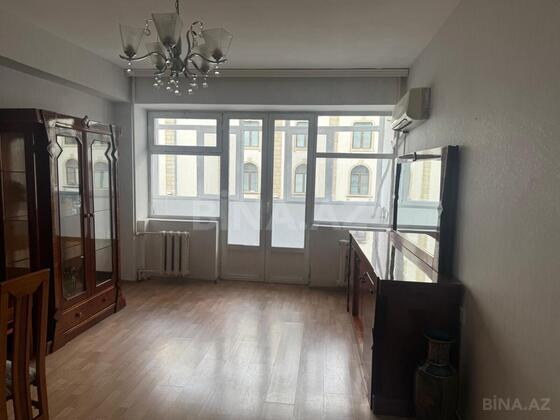 4 otaqlı Köhnə tikili, 28 May m., Bakı