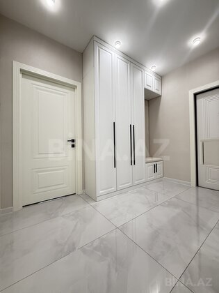 3 otaqlı Köhnə tikili, Koroğlu m., Bakı