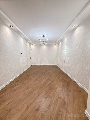 3 otaqlı Köhnə tikili, Koroğlu m., Bakı