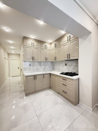3 otaqlı Köhnə tikili, Koroğlu m., Bakı