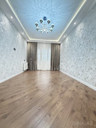 3 otaqlı Köhnə tikili, Koroğlu m., Bakı