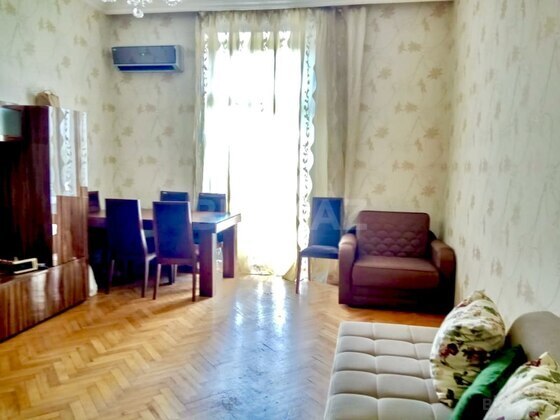 2 otaqlı Köhnə tikili, Elmlər Akademiyası m., Bakı