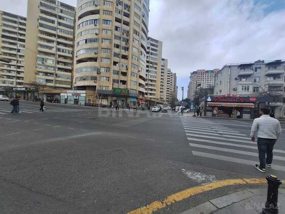 3 otaqlı Köhnə tikili, Elmlər Akademiyası m., Bakı