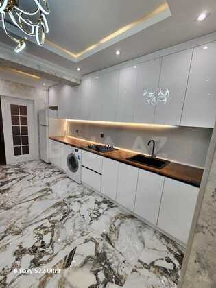 2 otaqlı Yeni tikili, Neftçilər m., Bakı