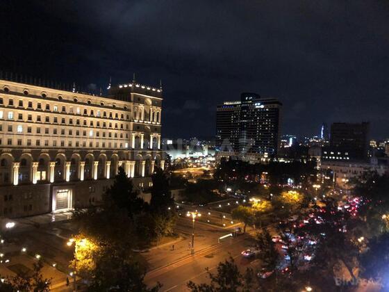 3 otaqlı Köhnə tikili, 28 May m., Bakı