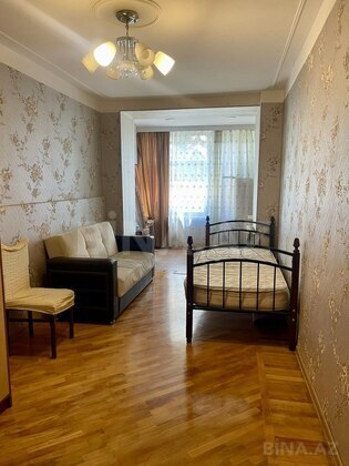 3 otaqlı Köhnə tikili, Səbail r., Bakı