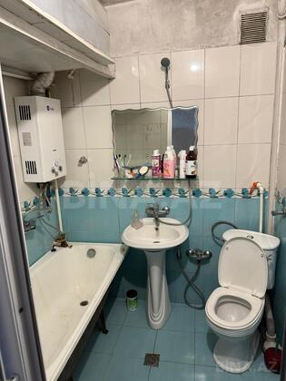 3 otaqlı Köhnə tikili, Neftçilər m., Bakı