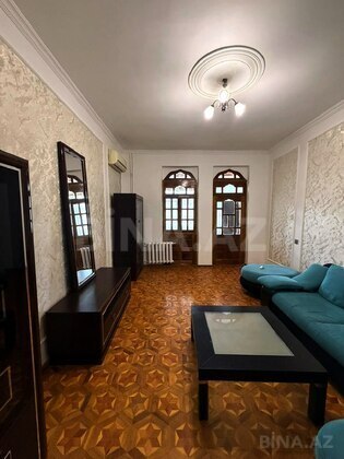 3 otaqlı Köhnə tikili, Elmlər Akademiyası m., Bakı