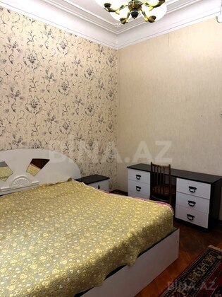 3 otaqlı Köhnə tikili, Elmlər Akademiyası m., Bakı