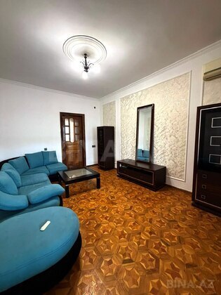 3 otaqlı Köhnə tikili, Elmlər Akademiyası m., Bakı