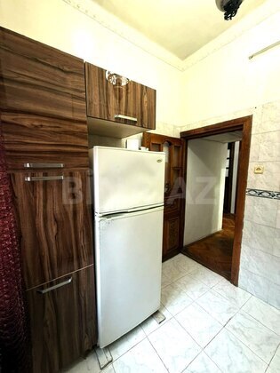 3 otaqlı Köhnə tikili, Elmlər Akademiyası m., Bakı