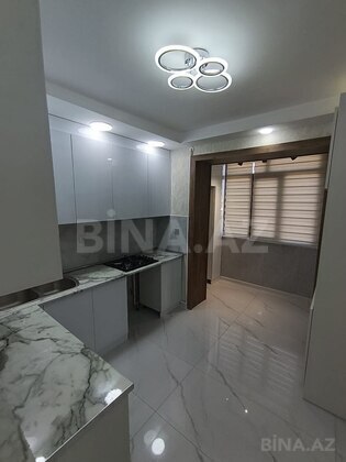 3 otaqlı Köhnə tikili, Xalqlar Dostluğu m., Bakı