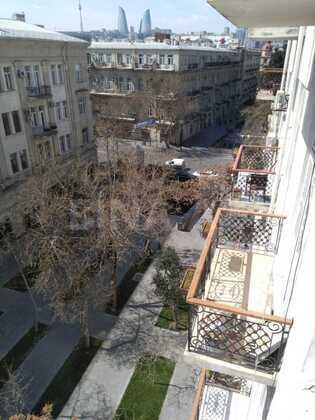 2 otaqlı Köhnə tikili, Sahil m., Bakı