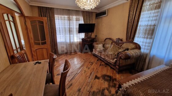 3 otaqlı Köhnə tikili, Elmlər Akademiyası m., Bakı