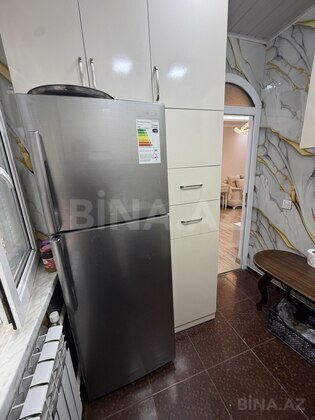 3 otaqlı Köhnə tikili, Memar Əcəmi m., Bakı