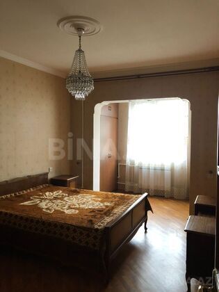3 otaqlı Köhnə tikili, Şah İsmayıl Xətai m., Bakı