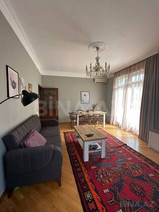 3 otaqlı Köhnə tikili, Elmlər Akademiyası m., Bakı