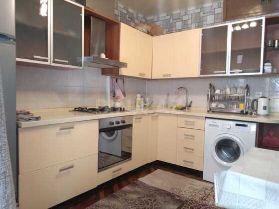 3 otaqlı Köhnə tikili, Elmlər Akademiyası m., Bakı
