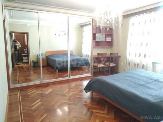 3 otaqlı Köhnə tikili, Elmlər Akademiyası m., Bakı