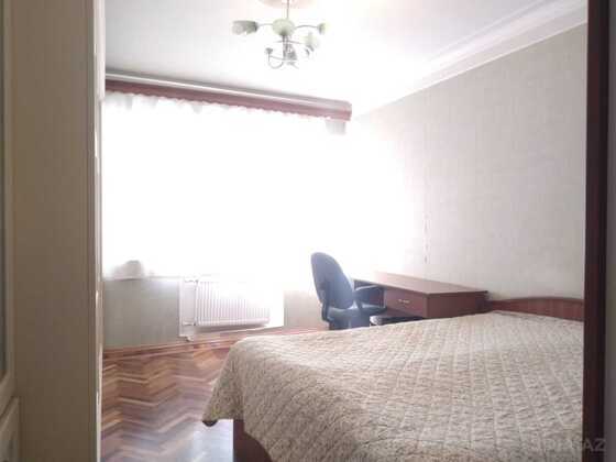 3 otaqlı Köhnə tikili, Elmlər Akademiyası m., Bakı
