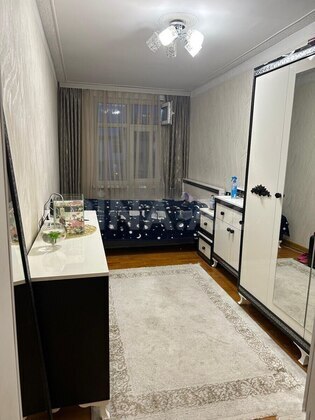 3 otaqlı Köhnə tikili, Qara Qarayev m., Bakı