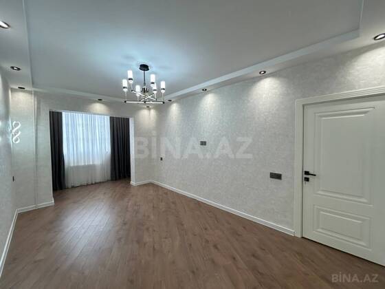 3 otaqlı Köhnə tikili, Koroğlu m., Bakı