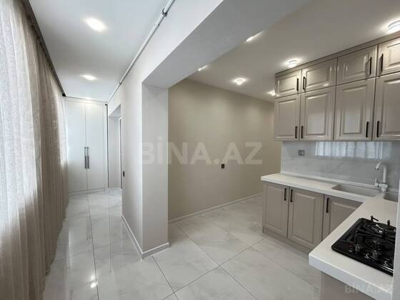 3 otaqlı Köhnə tikili, Koroğlu m., Bakı