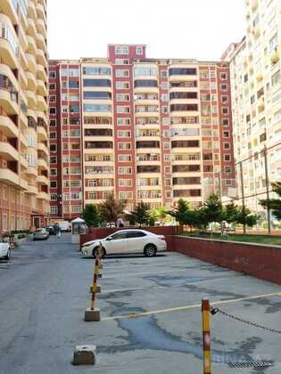 2 otaqlı Yeni tikili, 8-ci mikrorayon q., Bakı