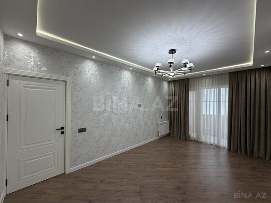 3 otaqlı Köhnə tikili, Koroğlu m., Bakı