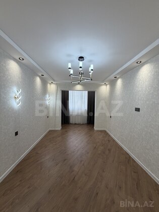 3 otaqlı Köhnə tikili, Koroğlu m., Bakı