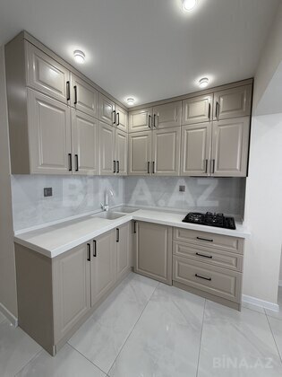 3 otaqlı Köhnə tikili, Koroğlu m., Bakı