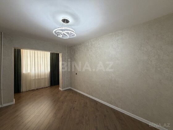 3 otaqlı Köhnə tikili, Koroğlu m., Bakı