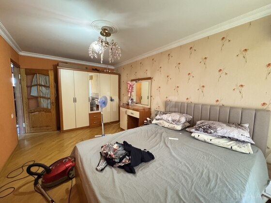 3 otaqlı Köhnə tikili, Neftçilər m., Bakı