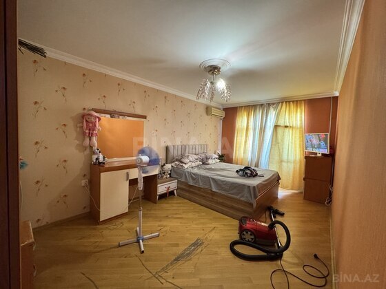 3 otaqlı Köhnə tikili, Neftçilər m., Bakı