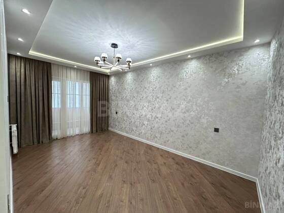 3 otaqlı Köhnə tikili, Koroğlu m., Bakı