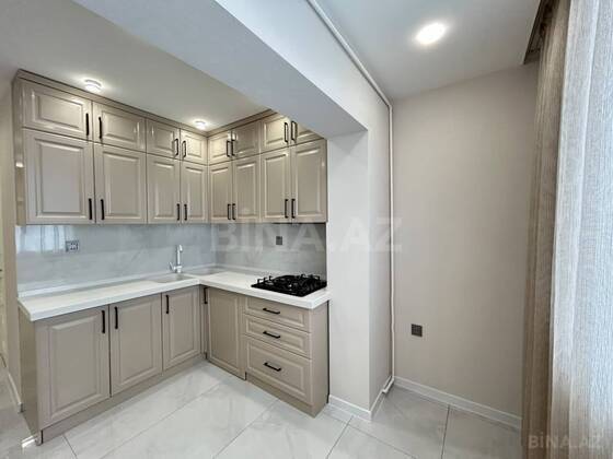 3 otaqlı Köhnə tikili, Koroğlu m., Bakı