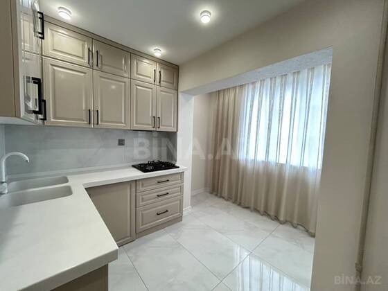 3 otaqlı Köhnə tikili, Koroğlu m., Bakı