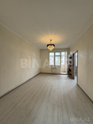3 otaqlı Köhnə tikili, Memar Əcəmi m., Bakı