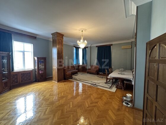 7 otaqlı Köhnə tikili, Sahil m., Bakı