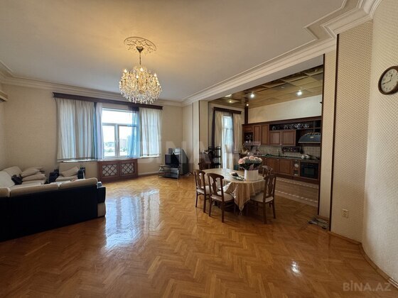 7 otaqlı Köhnə tikili, Sahil m., Bakı