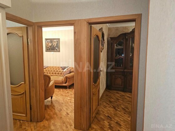 4 otaqlı Köhnə tikili, Memar Əcəmi m., Bakı