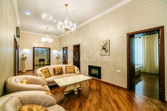 4 otaqlı Köhnə tikili, Sahil m., Bakı