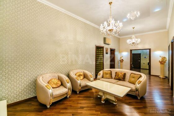 4 otaqlı Köhnə tikili, Sahil m., Bakı