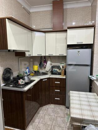 2 otaqlı Köhnə tikili, Elmlər Akademiyası m., Bakı