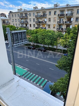 2 otaqlı Köhnə tikili, Elmlər Akademiyası m., Bakı