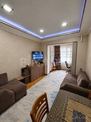 3 otaqlı Köhnə tikili, Neftçilər m., Bakı