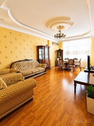 2 otaqlı Yeni tikili, 8 Noyabr m., Bakı