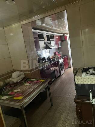 3 otaqlı Köhnə tikili, Elmlər Akademiyası m., Bakı